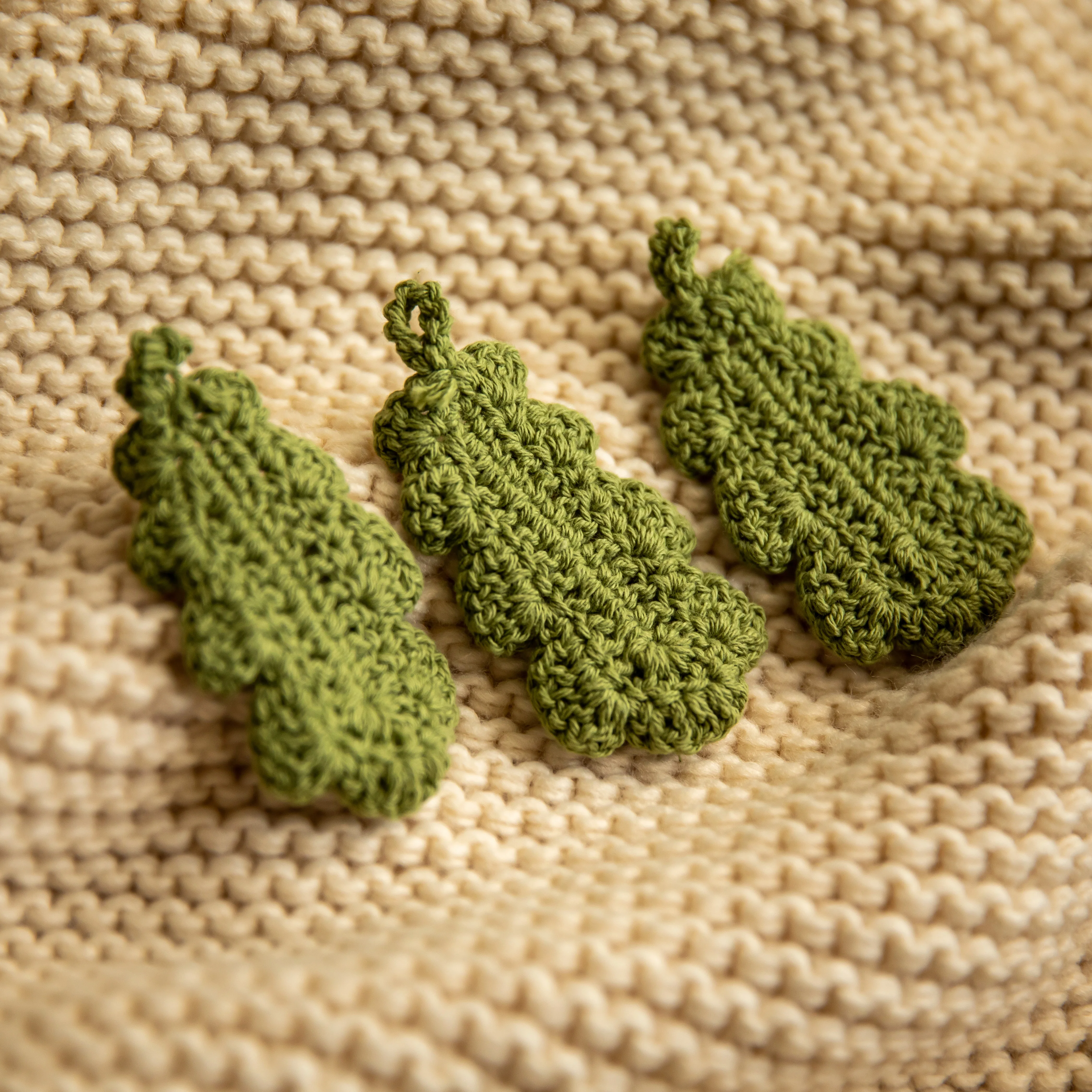 10 Pcs/lot Crochet Leaves Pine Nuts Leaves Teethers Beads DIY Pacifier Chain Teether Decor Baby Product Accessories Toy BPA Free
