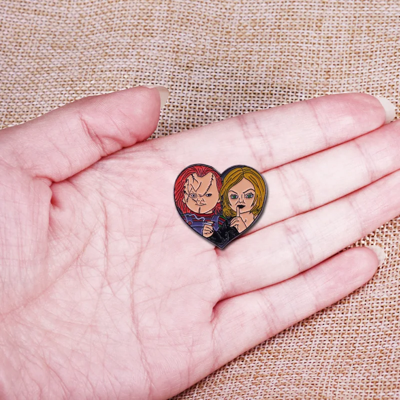 Gauti šį Širdies formos emalio pin Sveiki, aš esu Chucky, Noriu Žaisti