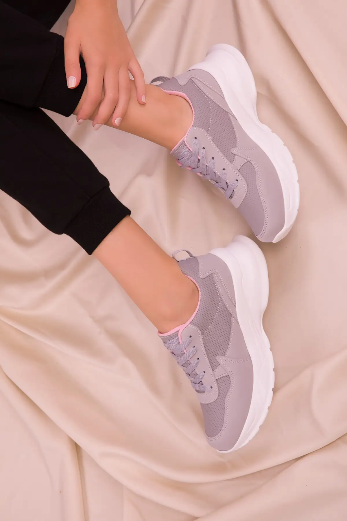 Moterų laisvalaikio bateliai žiemos Sportbačiai kvėpuojantis moterys vasarą Comrfortable platforminiai batai