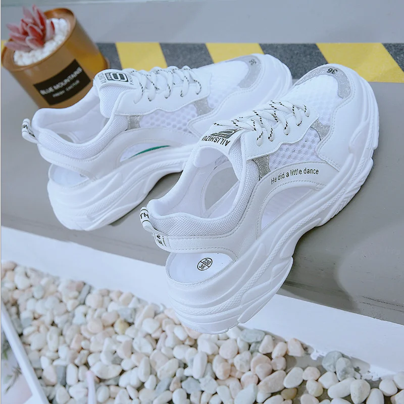 Sandalai moterims 2021 m. vasarą naujų korėjos versija tuščiaviduriai kvėpuojantis skylę Harajuku vėjo butas-soled Romos bateliai sporto sandalai