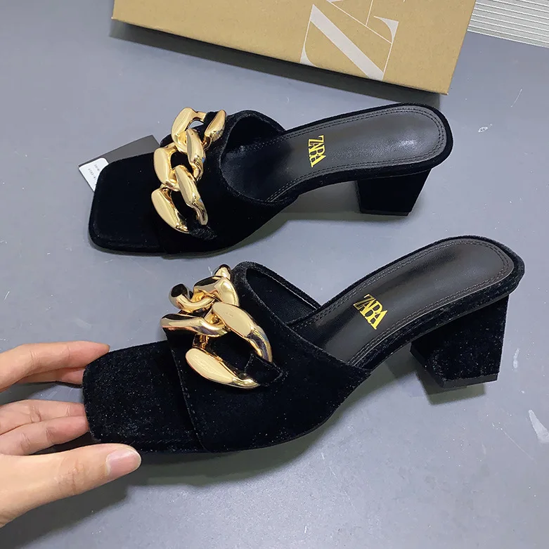 ZA pavasario nauji moteriški bateliai juodos spalvos grandinės papuoštas aksomo aukštakulnį storio obcasie sandalai su aikštė kojų open-toe šlepetės