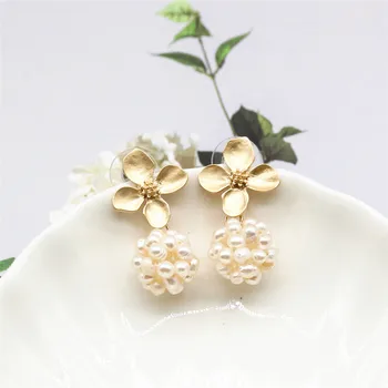 2019 karšto bižuterijos aukso metalo gėlių auskarai rankomis austi apvalių gėlavandenių perlų auskarai dovanų moterims