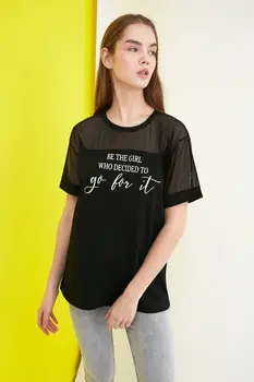 Trendyol Tiulio Išsamios Spausdinti Draugu Megzti Marškinėliai TWOSS21TS0881